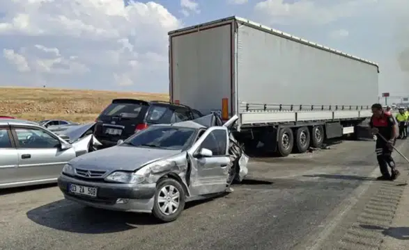 Afyonkarahisar'da anız dumanı zincirleme kazaya yol açtı