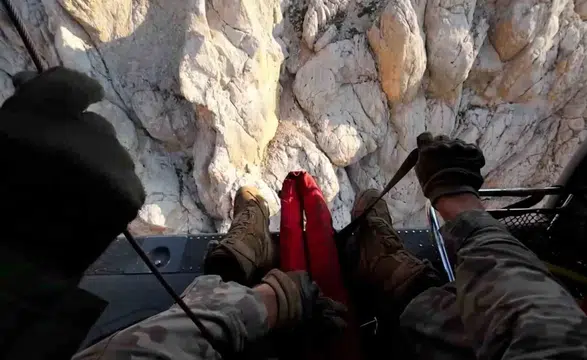 Aladağlar'da düşen İngiliz dağcı MSB tarafından kurtarıldı