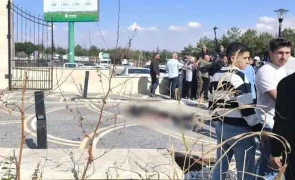 Anayasa Mahkemesi önünde eylem yapan emekli polis intihar girişiminde bulundu