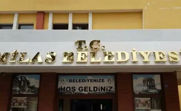 Milas Belediyesi'nde polis operasyonu: Giriş ve çıkışlar durduruldu