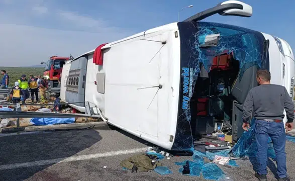 Manisa'da tır ile otobüs çarpıştı: 11 ölü, 26 yaralı