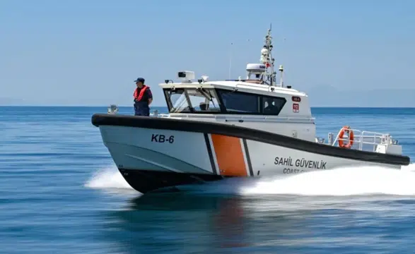 Ayvalık'ta batan tekneden 8 kişi kurtarıldı, 1 kişinin cansız bedenine ulaşıldı
