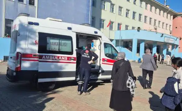 İstanbul'da ortaokulda bir öğrenci 5 öğrenciyi bıçakladı