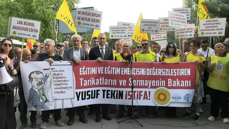Bakan Tekin'in istifası istendi, sendika içinde kılıçlar çekildi