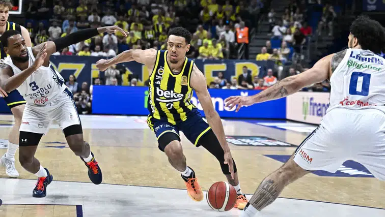 Fenerbahçe Beko’dan final için dev adım! Seride farkı ikiye çıkardı...