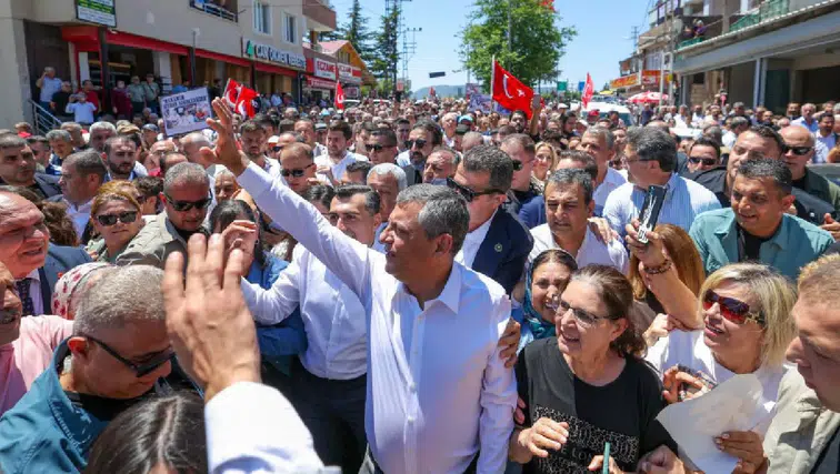 Özgür Özel Adana'da konuştu: "Çok yakında ya bir yol açacağız ya bir yol bulacağız"