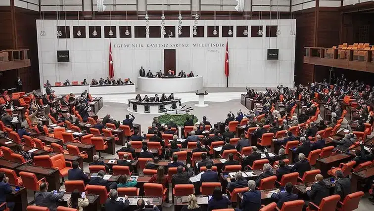 Ankara kulisleri bu iddiayla çalkalanıyor: İki vekil AK Parti ve DEM Parti'ye geçerse grup düşecek