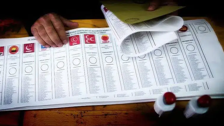 Yeni Parti üye sayısının 300 bini aştığını duyurdu
