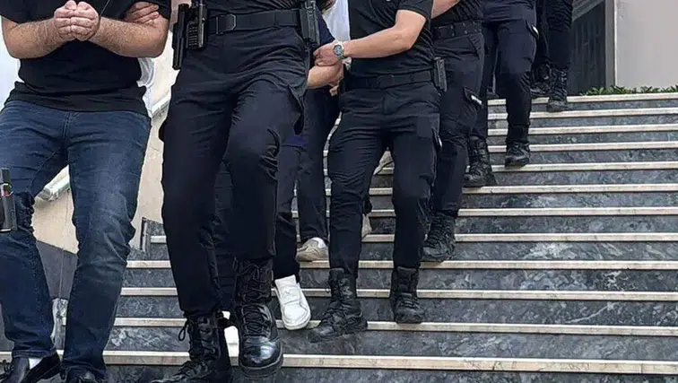 Trafik kazası mağdurlarının verilerini satan 8 şüpheli tutuklandı