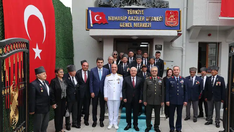 Milli Savunma Bakanı Yaşar Güler, Türkiye Muharip Gaziler Derneği Genel Merkezi'ni açtı