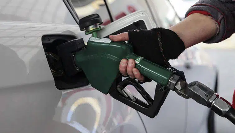 Motorine 6 TL 40 kuruş zam, benzine indirim geliyor