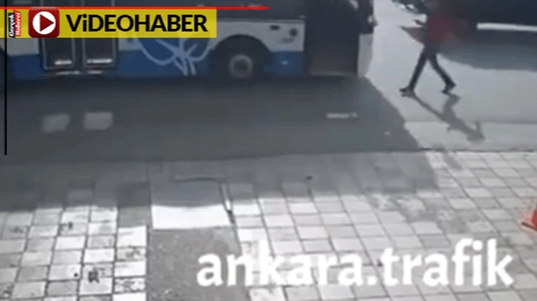 Ankara'da otobüs ile yaya kafa kafaya çarpıştı