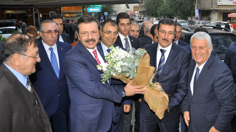 BAKAN TÜFENKCİ ESNAFLA BİR ARAYA GELDİ