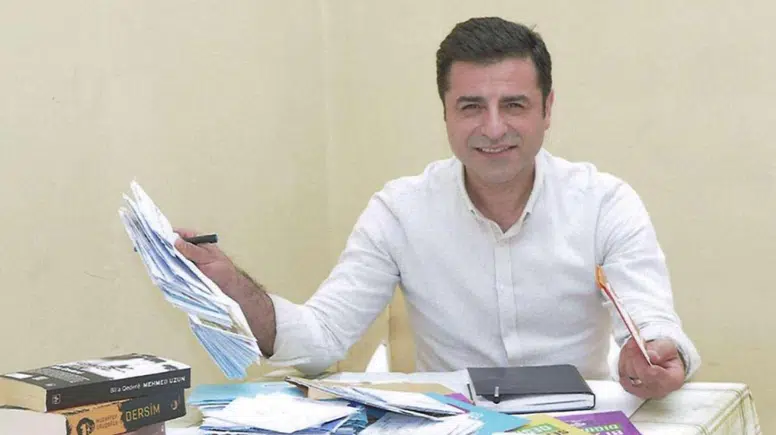 Demirtaş'tan 'kar makinesi' metaforlu yeni açıklama: Oyalanırsanız kar yolları kapatır