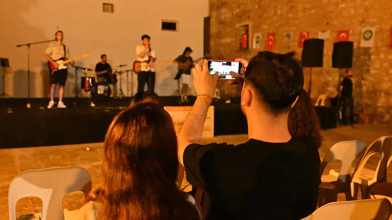 Akustik Yaz Akşamları İle Müziğin Ritmi Manisa Sokaklarında