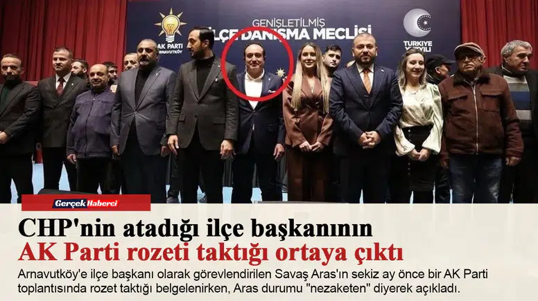 CHP'nin atadığı ilçe başkanının AK Parti rozeti taktığı ortaya çıktı