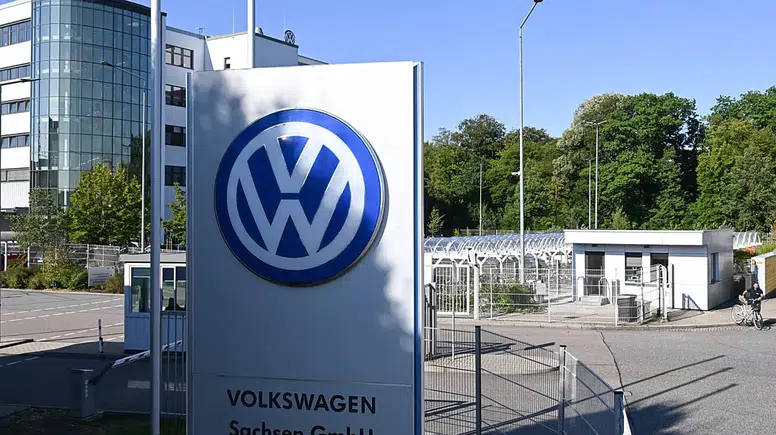 Volkswagen Euro Stoxx 50 endeksinden çıkarıldı, hisse satış baskısı artıyor