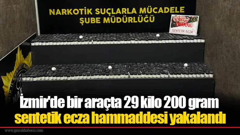 İzmir'de bir araçta 29 kilo 200 gram sentetik ecza hammaddesi yakalandı