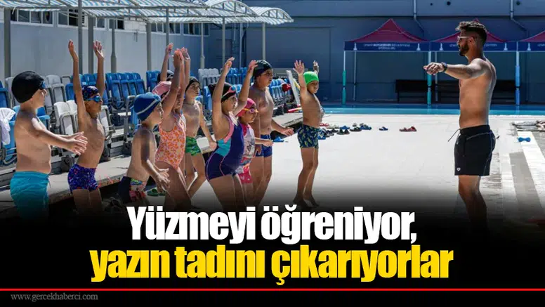 Yüzmeyi öğreniyor, yazın tadını çıkarıyorlar