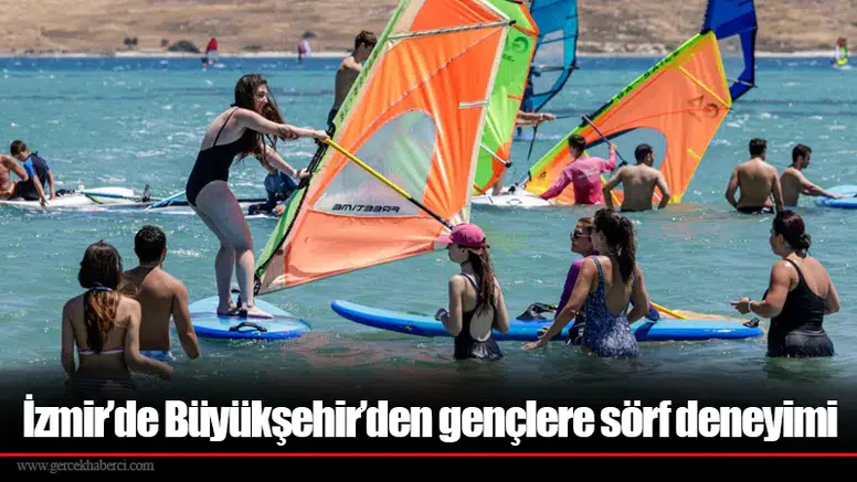 İzmir’de Büyükşehir’den gençlere sörf deneyimi