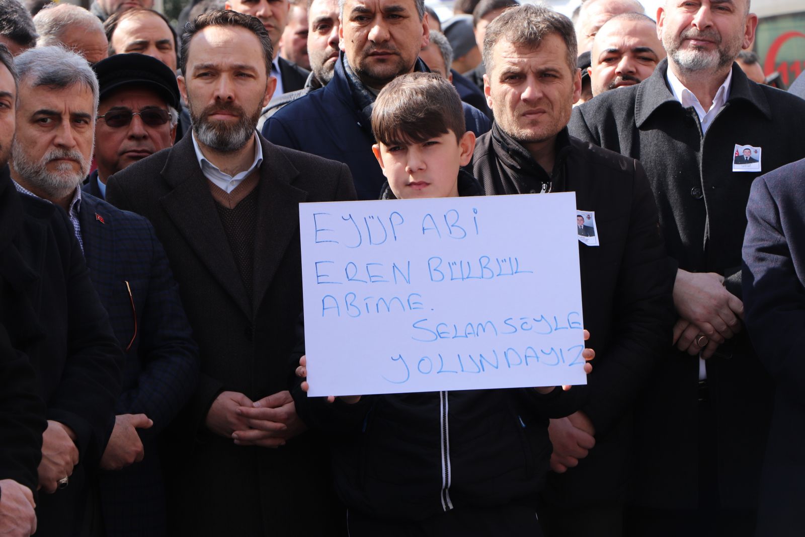 İdlib şehidini binler uğurladı