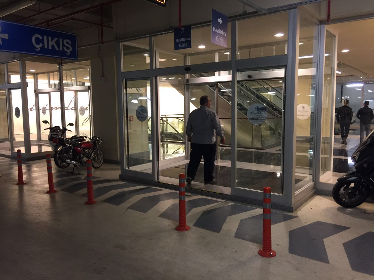 AVM MİLYON DOLARLIK AMA GÜVENLİĞİ SIFIR!