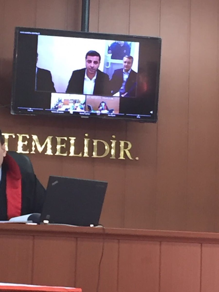 Cezaevindeki Demirtaş'tan İlk Görüntü