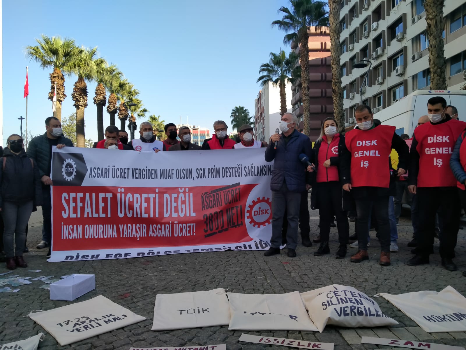 DİSK Ege Temsilciliği: İnsan onuruna yaraşır asgari ücret istiyoruz