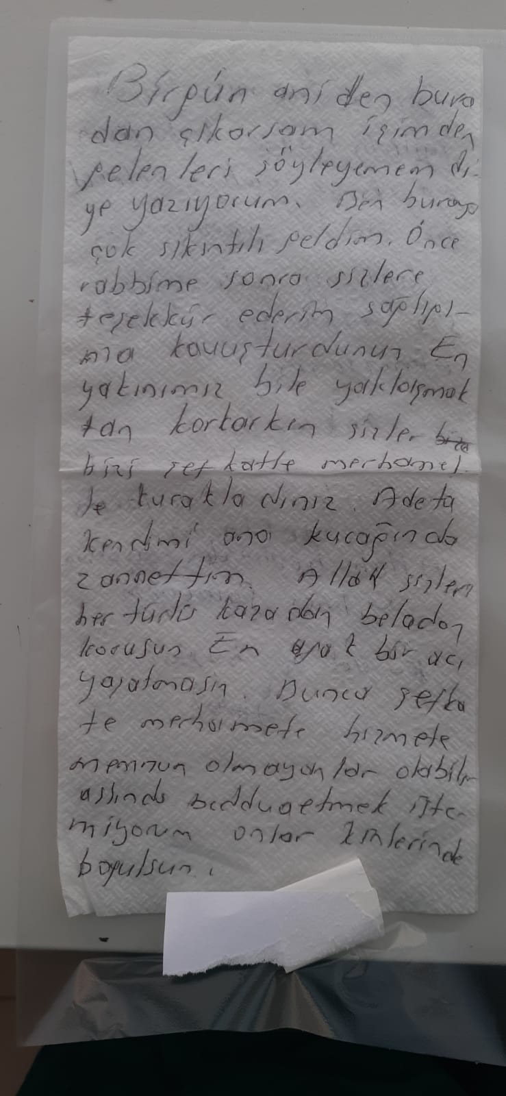 Korona virüsü yendi, yazdığı not sağlıkçıları duygulandırdı