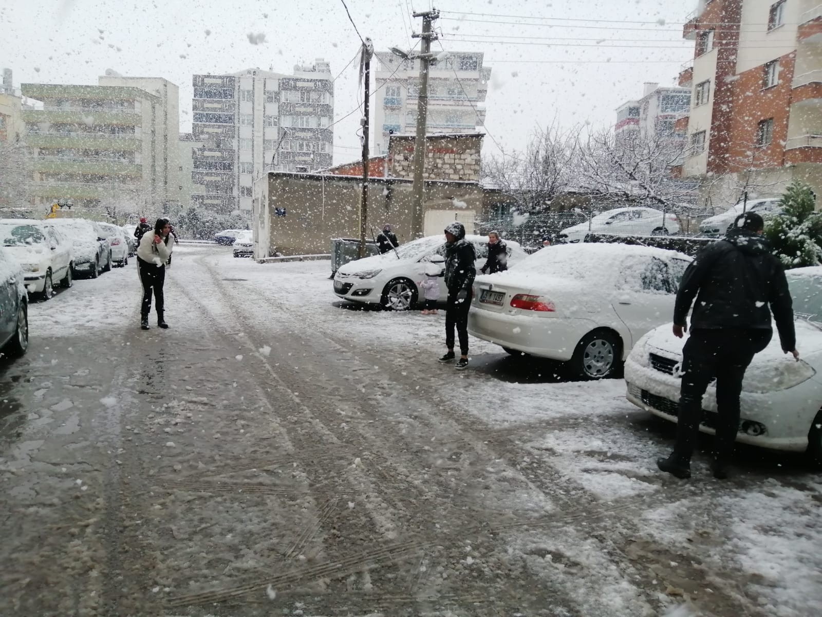 İzmir’de kar sevinci