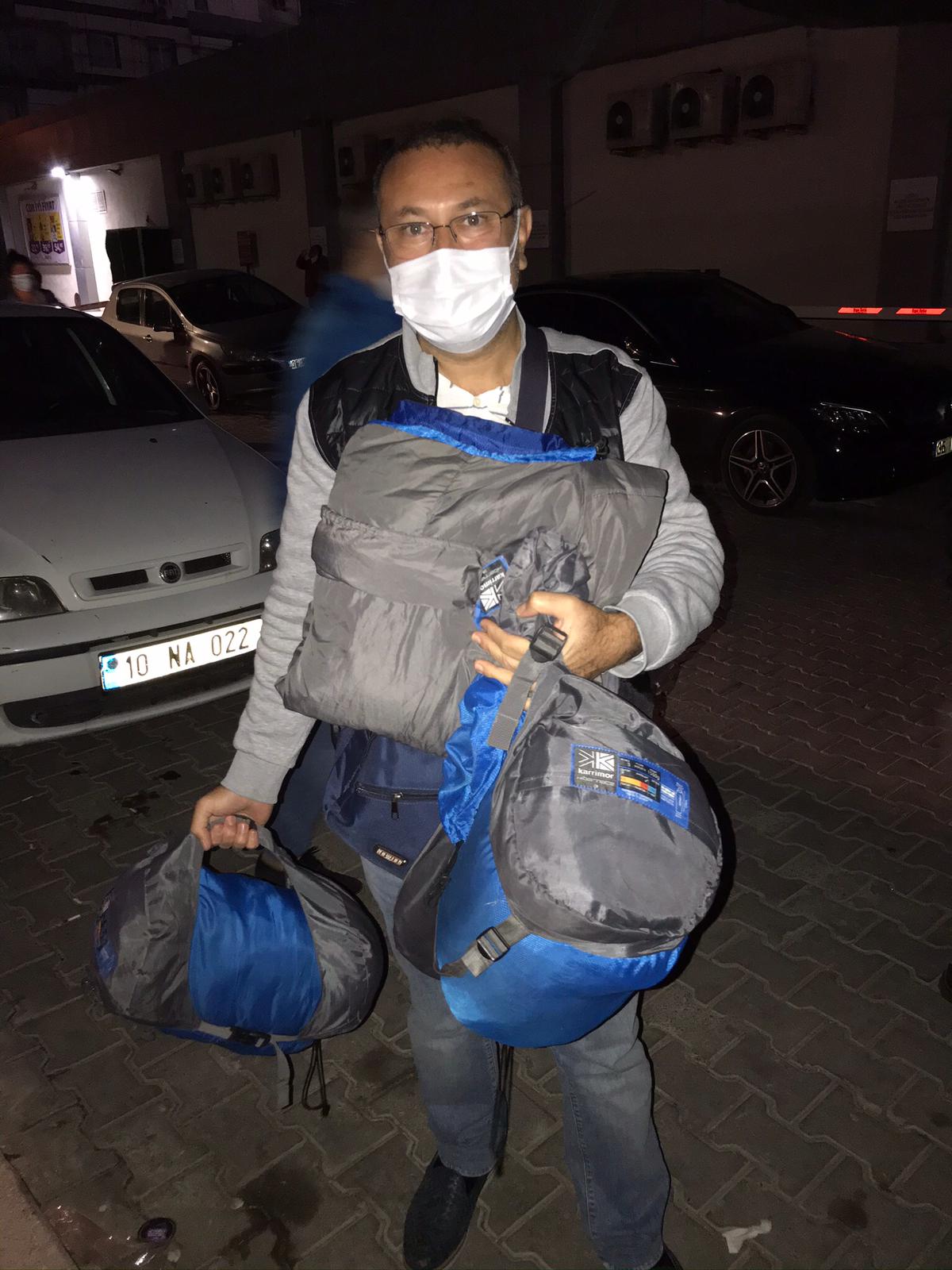 Bir Melek Bin Olsun İyilik Hareketi Gönüllüsü Yusuf Dal, “Depremzedeleri unutmadık, unutmuyoruz”