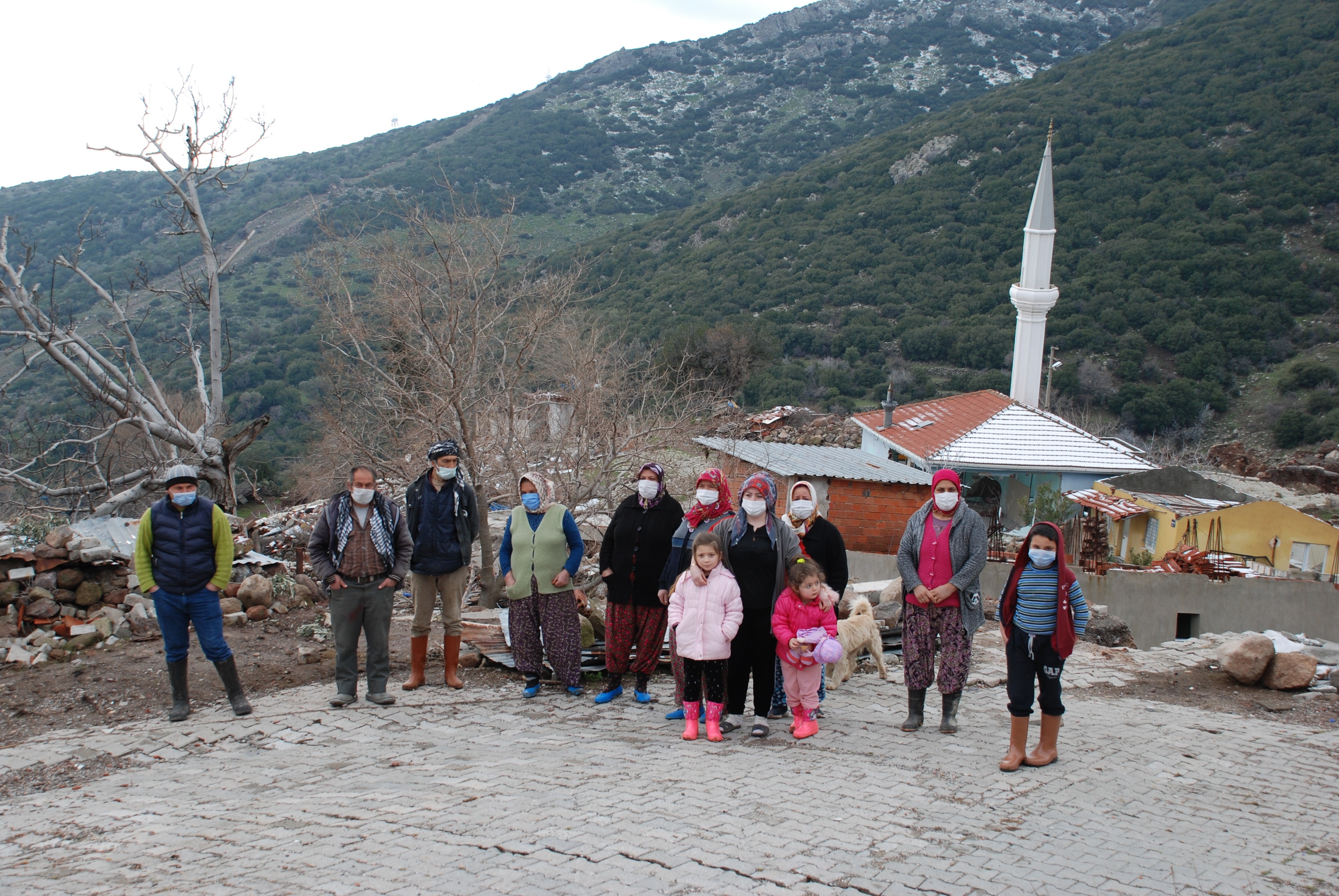 İzmir'de bir mahalle diken üstünde