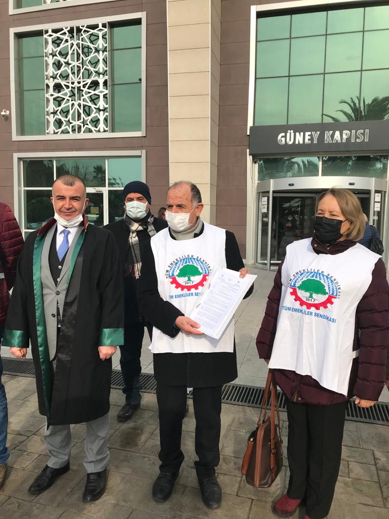 Emekliler 'toplu taşıma yasağı'nı dava ettiler
