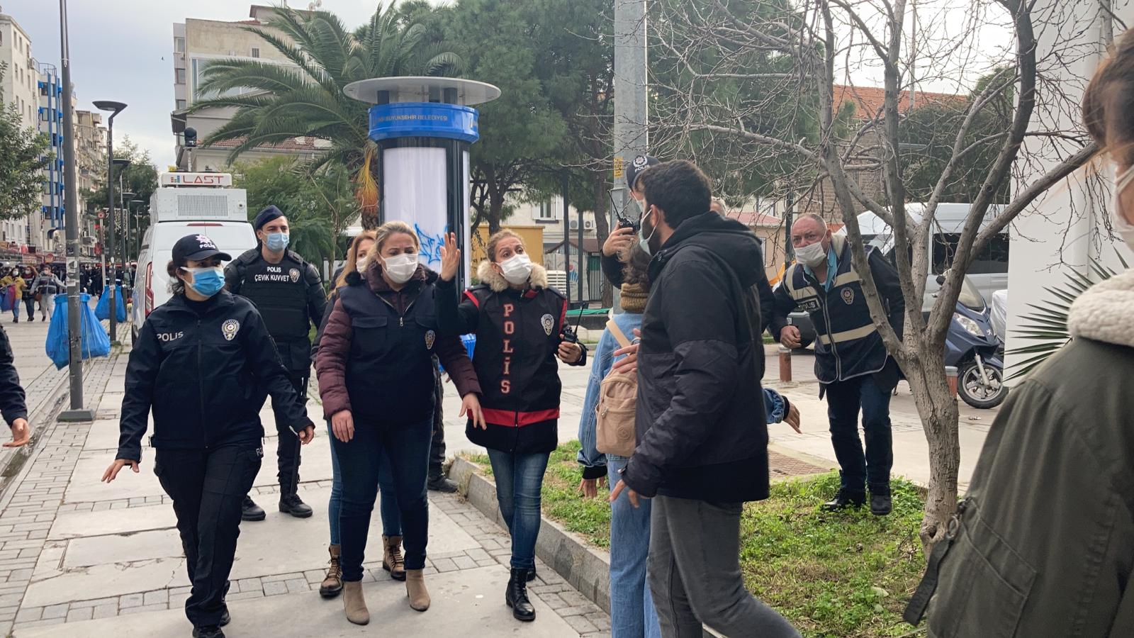 Onur Yürüyüşü yapan öğrencilere polisten sert müdahale