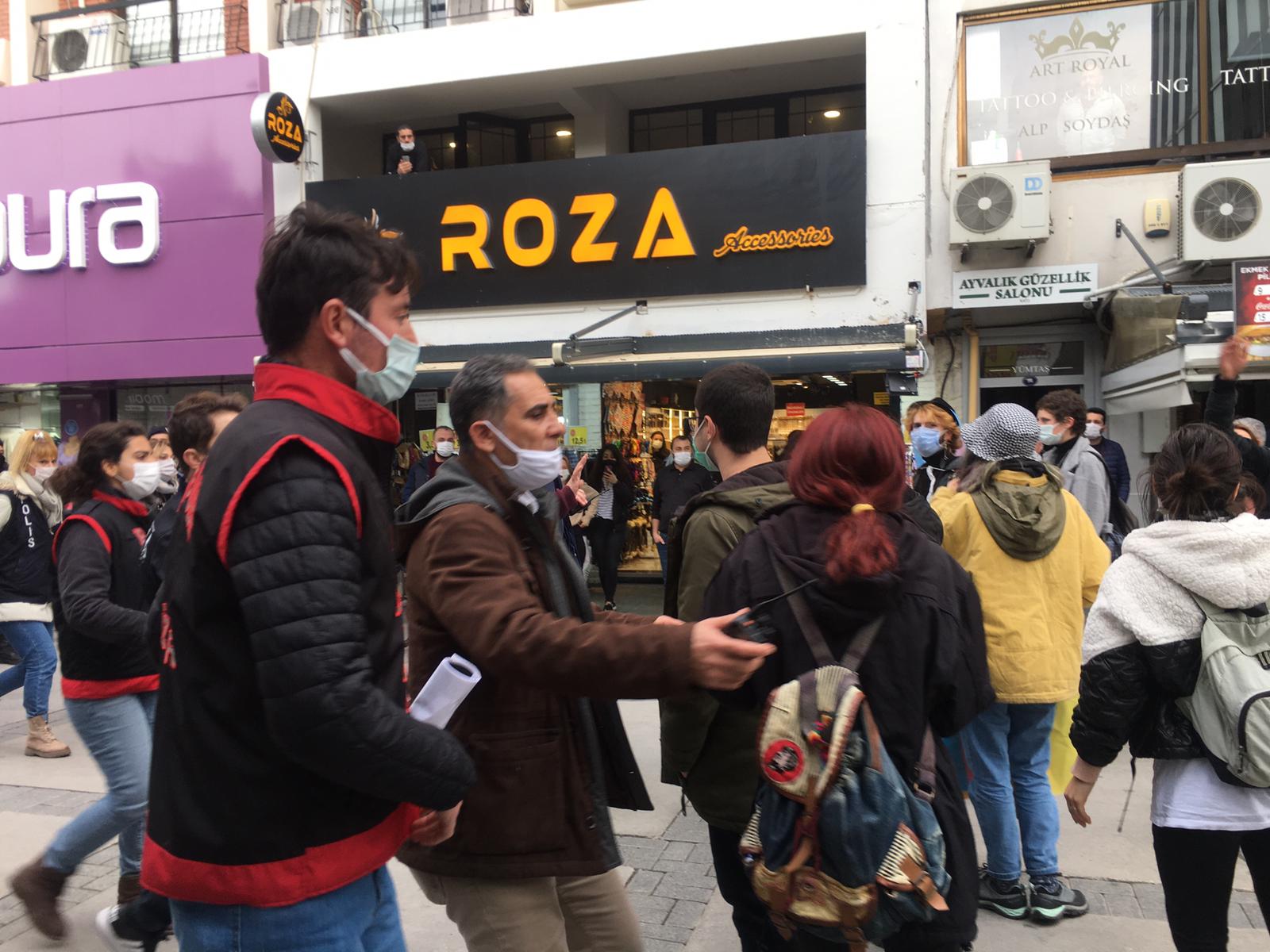 Onur Yürüyüşü yapan öğrencilere polisten sert müdahale