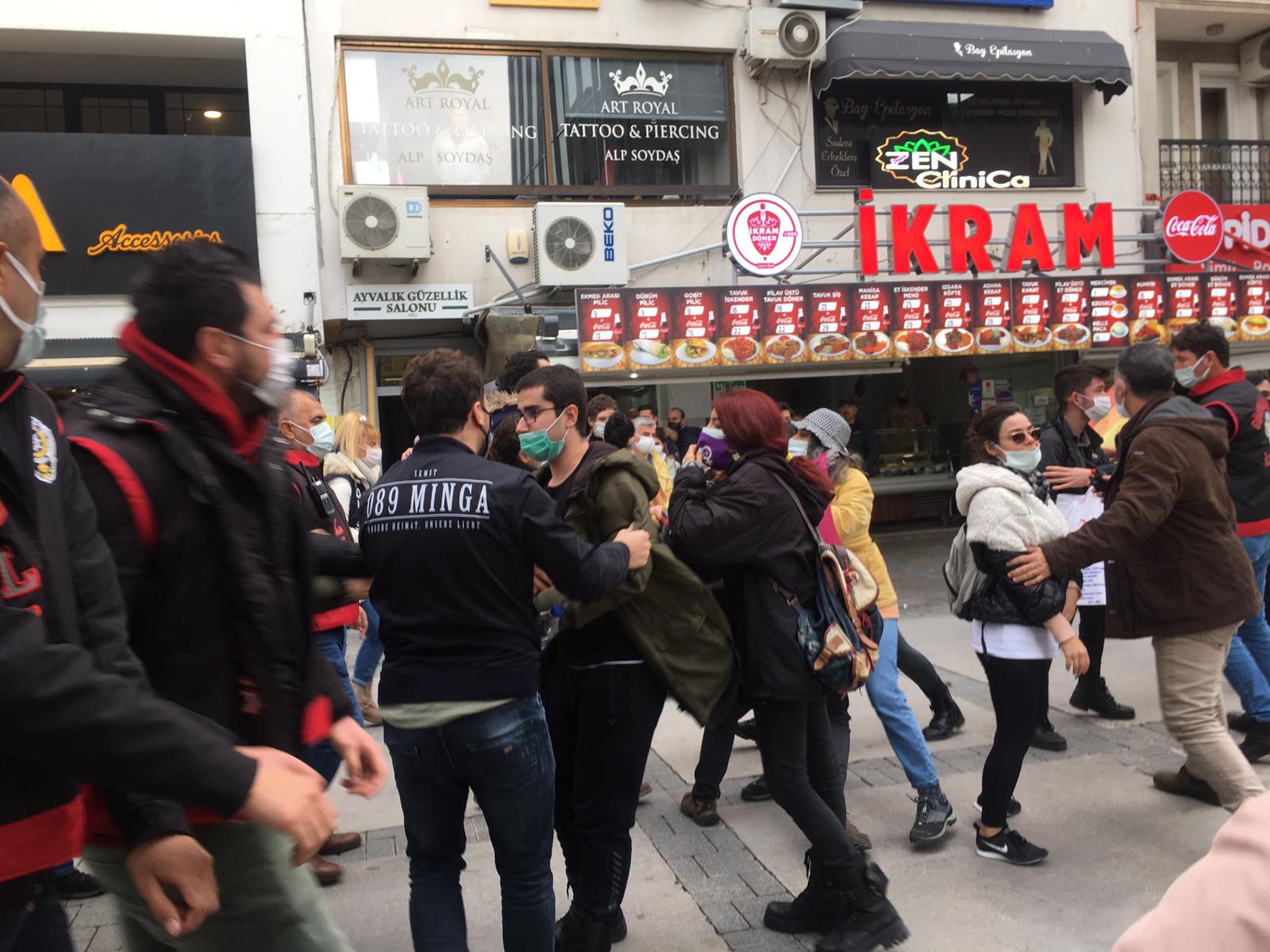 Onur Yürüyüşü yapan öğrencilere polisten sert müdahale