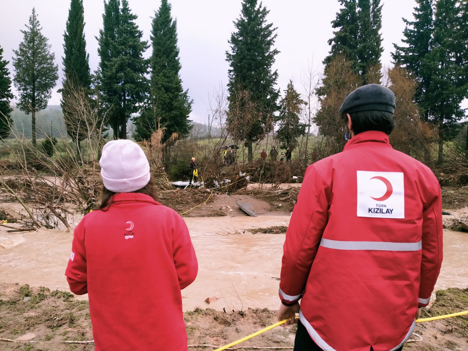 Kızılay İzmir Sel Mağdurlarının Yanında