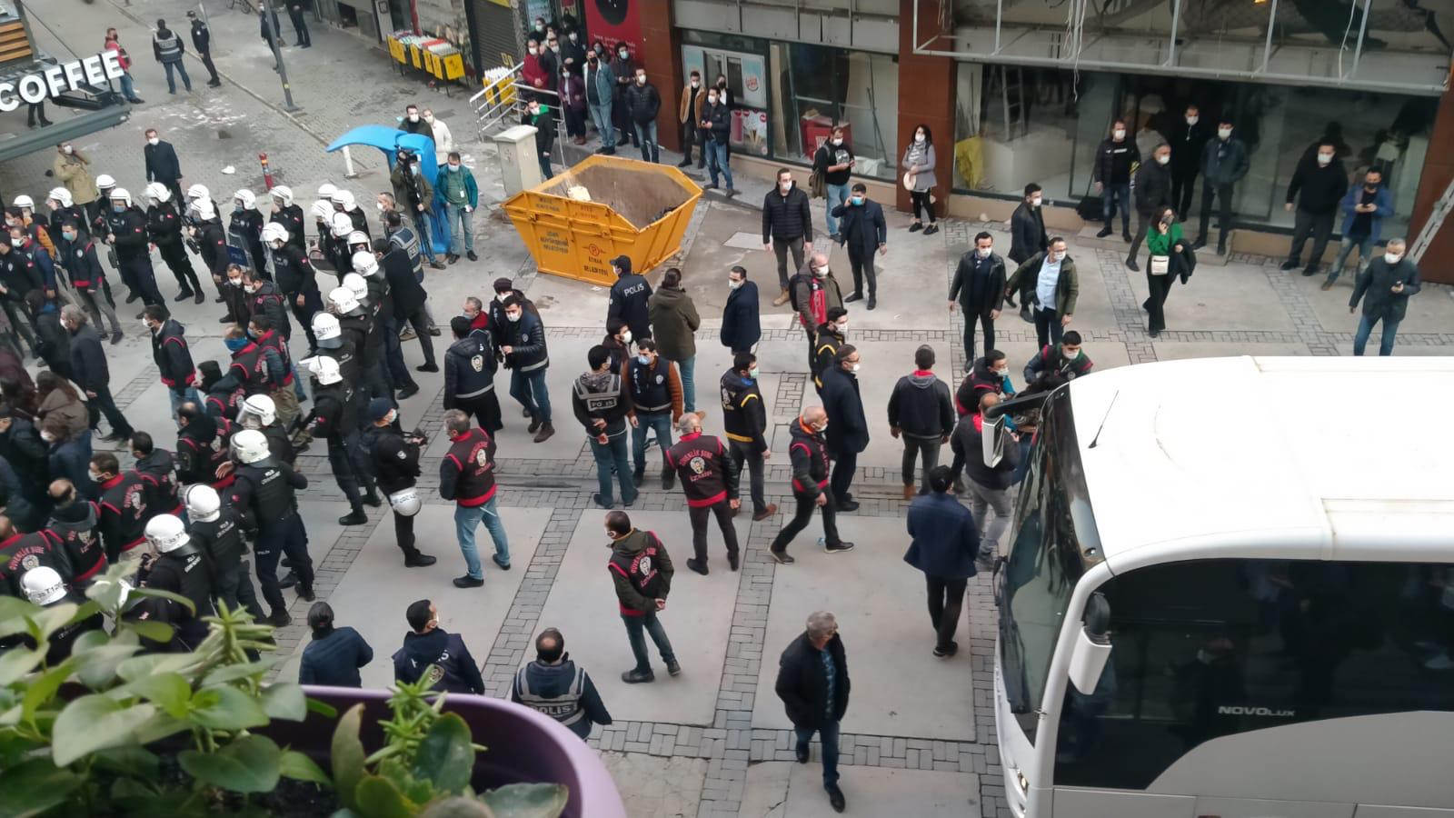 İzmir'de Boğaziçililere destek eylemine polis müdahalesi: Gözaltılar var