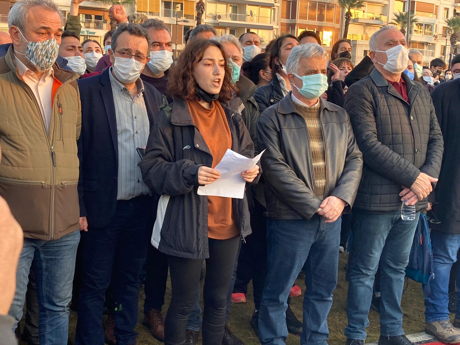 İzmir'de Boğaziçililere destek eylemine polis müdahalesi: Gözaltılar var
