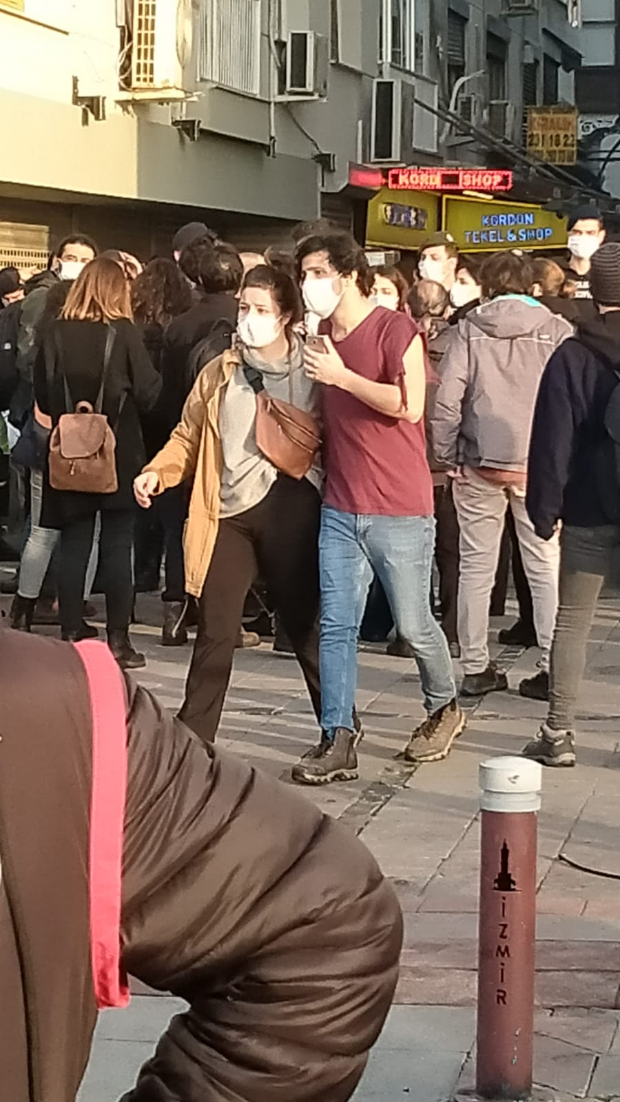 İzmir'de Boğaziçililere destek eylemine polis müdahalesi: Gözaltılar var