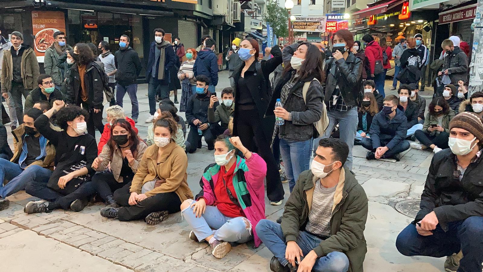 İzmir'de Boğaziçililere destek eylemine polis müdahalesi: Gözaltılar var