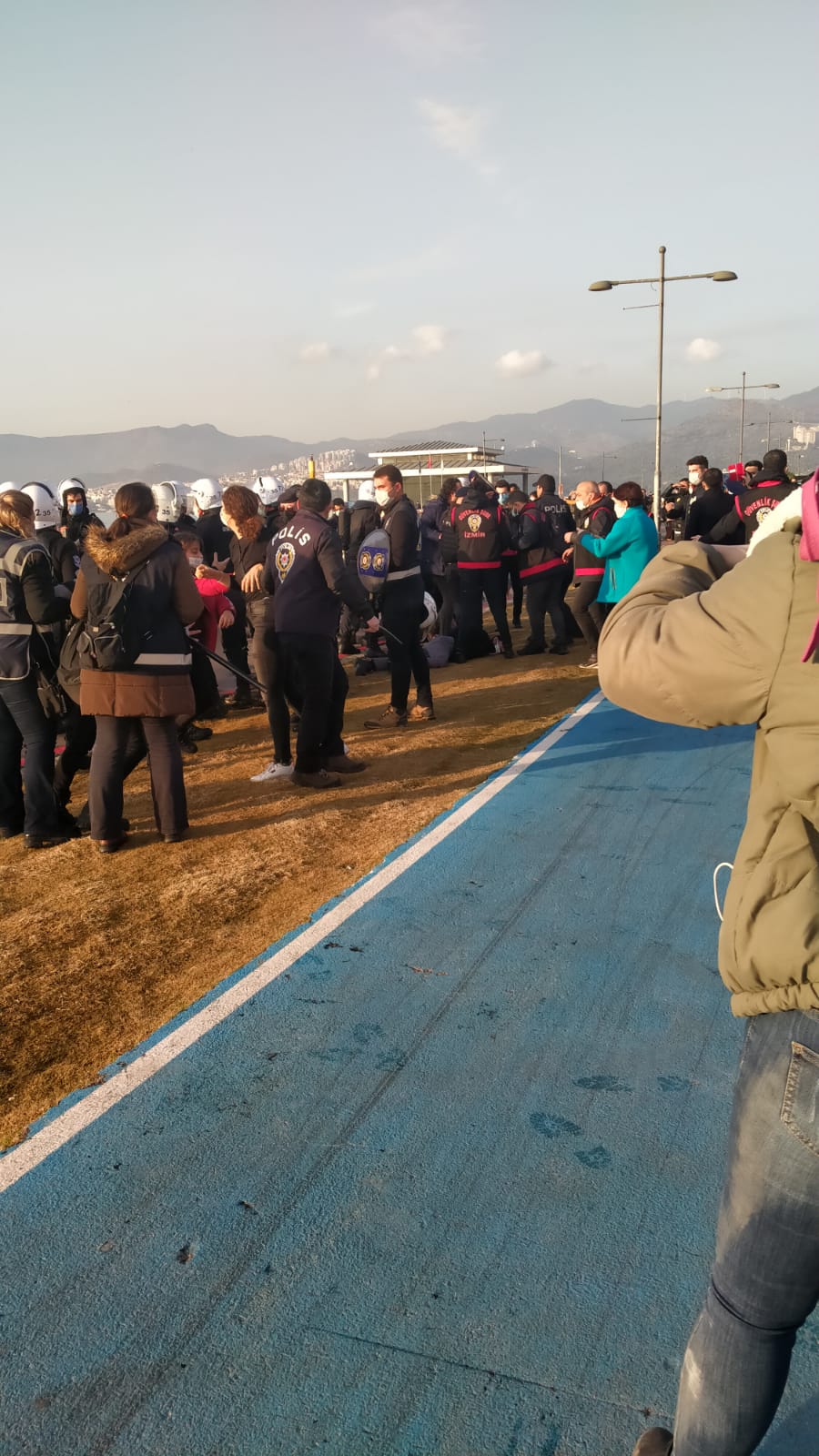 İzmir'de Boğaziçililere destek eylemine polis müdahalesi: Gözaltılar var