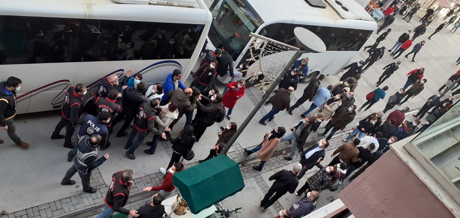 İzmir'de Boğaziçililere destek eylemine polis müdahalesi: Gözaltılar var