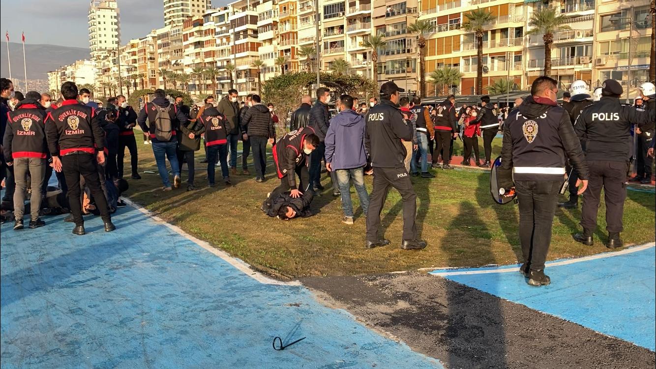 İzmir'de Boğaziçililere destek eylemine polis müdahalesi: Gözaltılar var