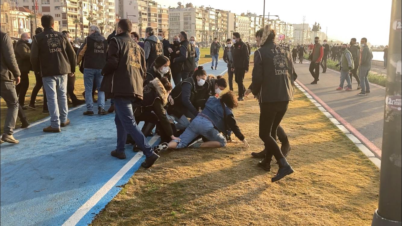 İzmir'de Boğaziçililere destek eylemine polis müdahalesi: Gözaltılar var