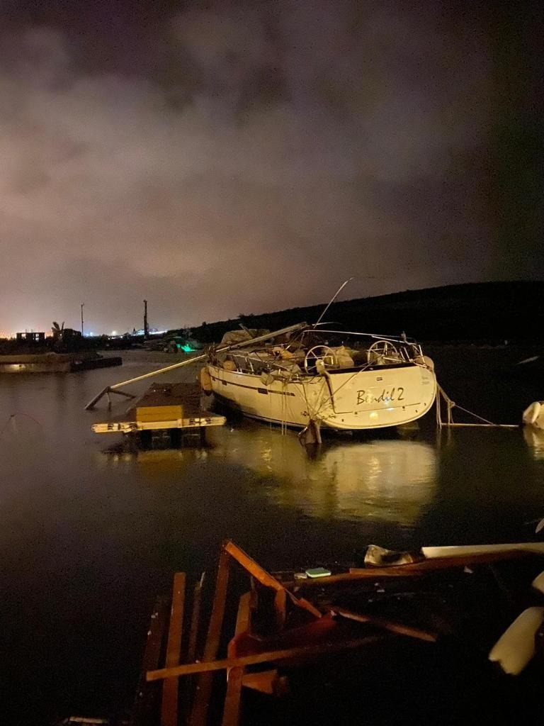 Alaçatı'da hortum felaketi: Yaralılar var