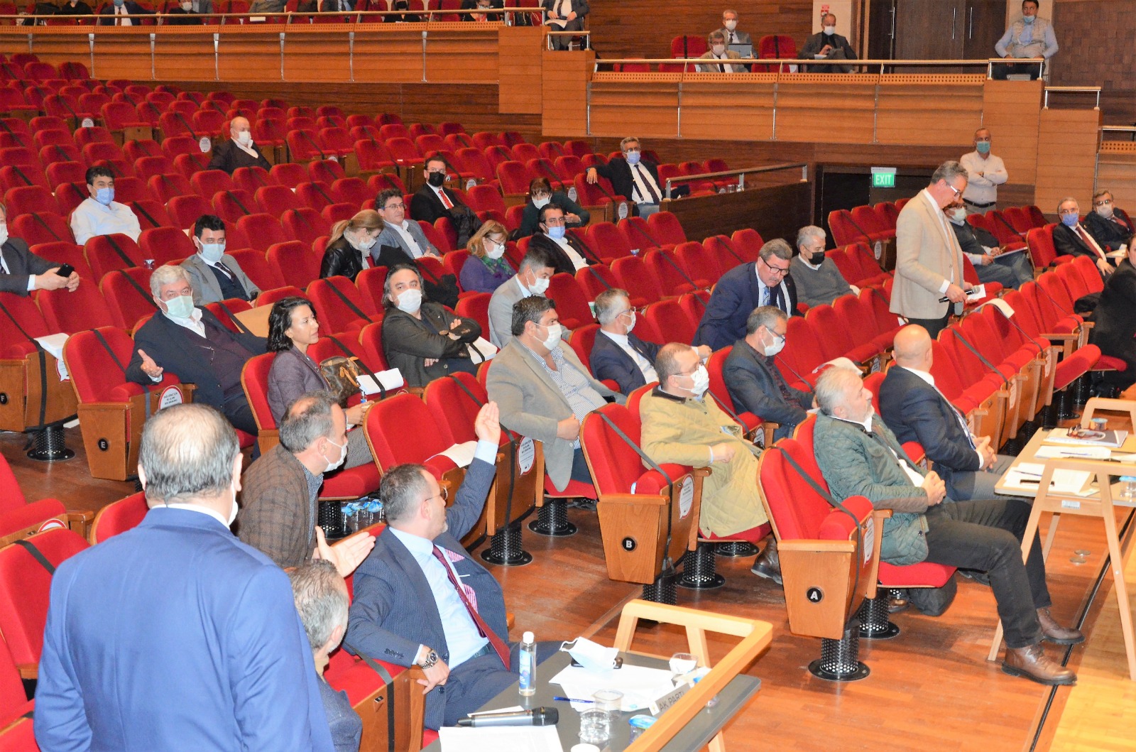 Büyükşehir meclisinde yüksek tansiyon!