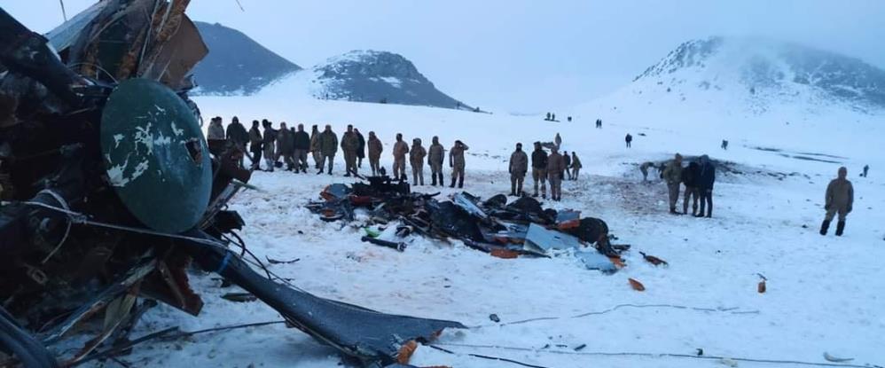 Bitlis'te askeri helikopter düştü: 11 şehit, 2 yaralı!
