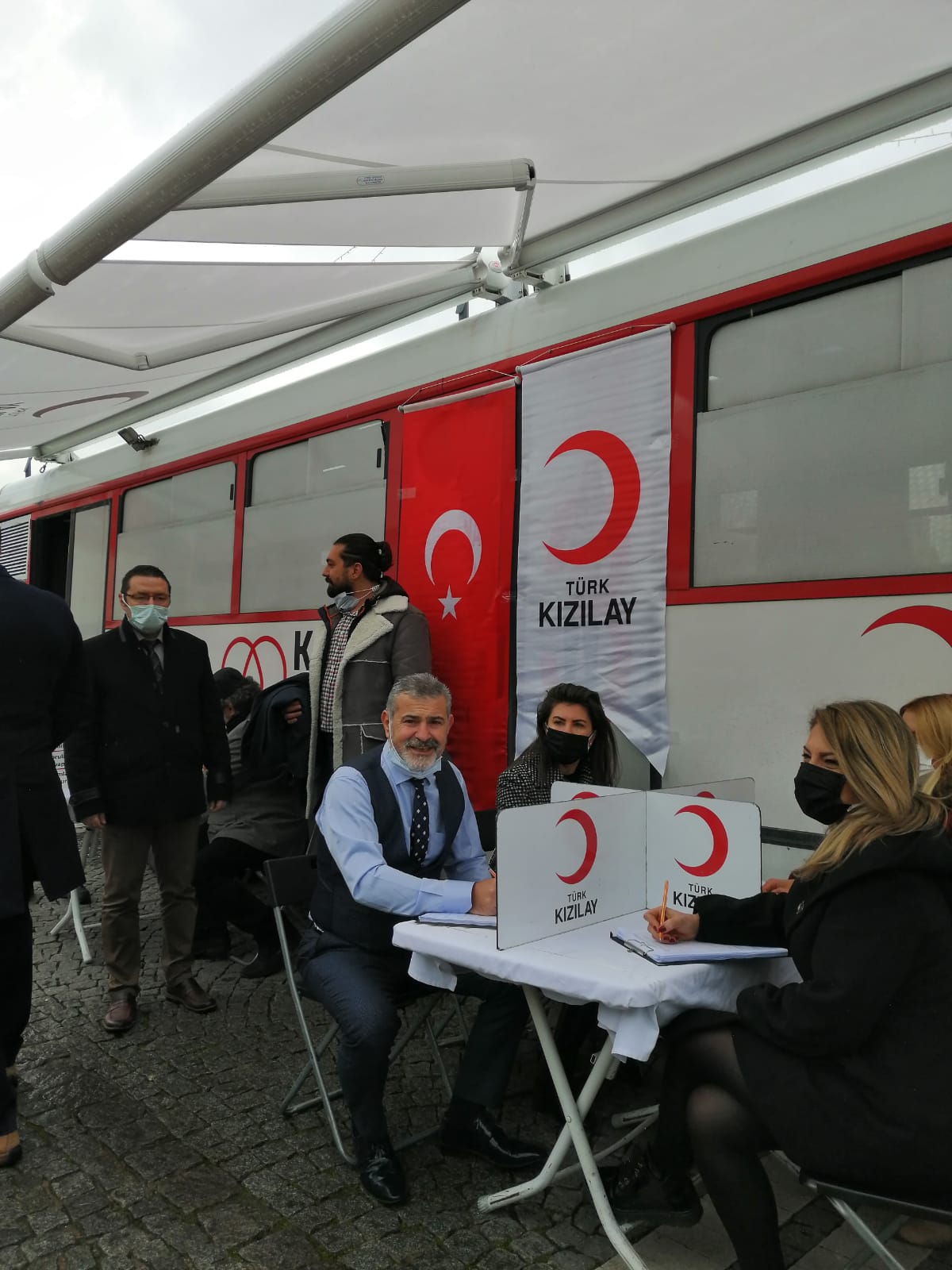İZMİR'DE STK'LAR KAN BAĞIŞI İÇİN TEK YÜREK OLDU