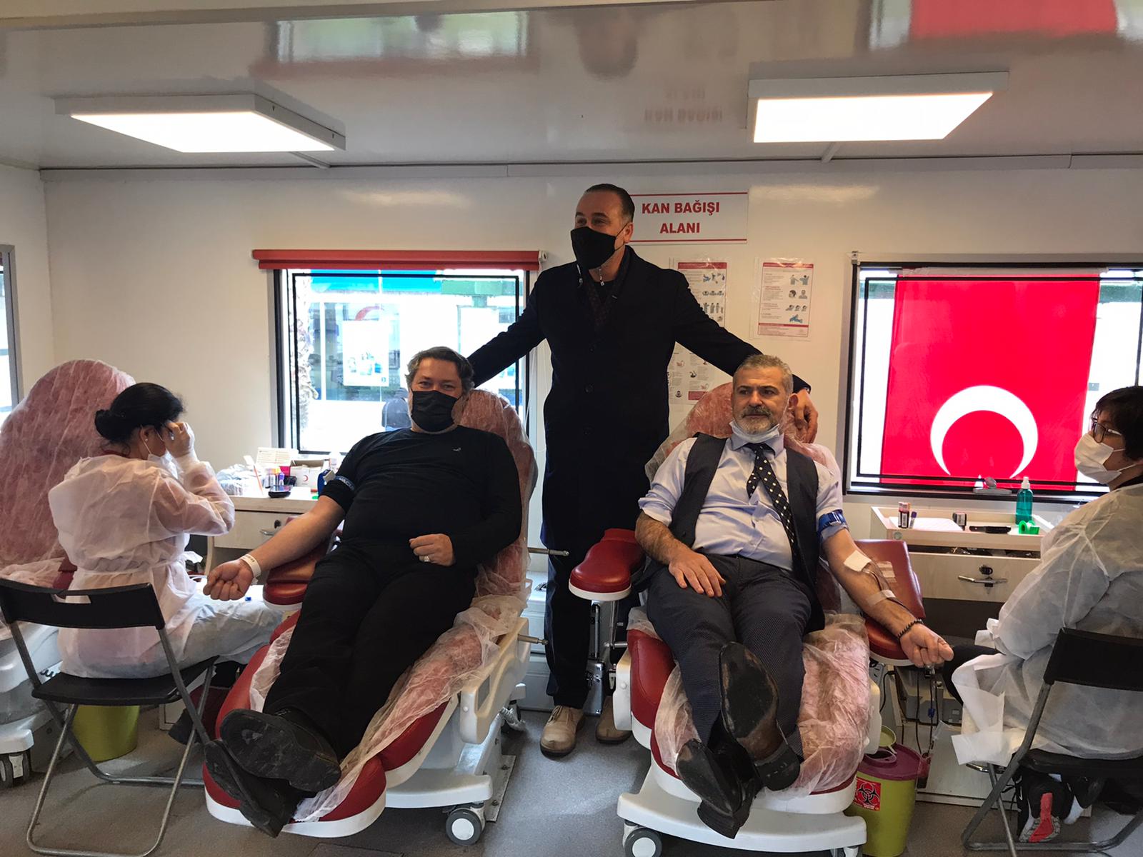 İZMİR'DE STK'LAR KAN BAĞIŞI İÇİN TEK YÜREK OLDU